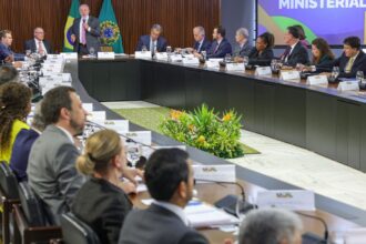 lula-se-despede-de-ministros-e-confirma-alckmin-como-vice-em-chapa