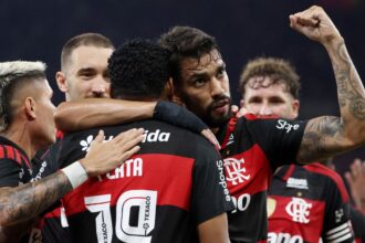 flamengo-reage-e-vence-santos-de-virada-por-3-a-1-no-brasileirao