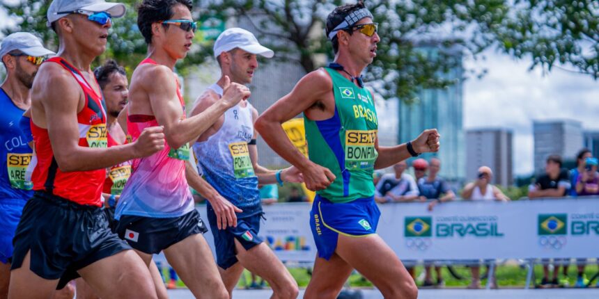 caio-bonfim-e-equipe-feminina-conquistam-bronze-no-mundial-de-marcha