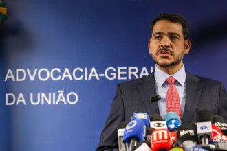 senador-apresenta-relatorio-favoravel-a-indicacao-de-messias-ao-stf