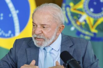 lula-afirma-que-mundo-nao-da-direito-a-trump-ameacar-um-pais