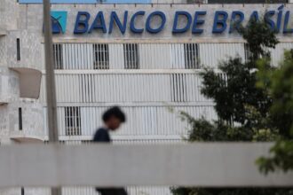 “estamos-todos-pagando-a-conta”,-diz-bancario-sobre-o-caso-brb/master