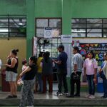 peru:-ultraconservador-e-esquerda-disputam-voto-a-voto-para-2o-turno