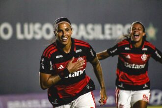 flamengo-derrota-vitoria-e-fica-perto-de-lideres-no-br-feminino