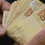 caixa-paga-bolsa-familia-a-beneficiarios-com-nis-de-final-8