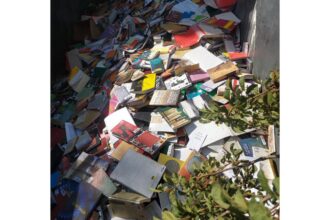 prefeitura-de-osasco-joga-no-lixo-livros-de-biblioteca-municipal