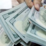 dolar-sobe-a-r$-5-e-bolsa-cai-2%-em-dia-de-tensao-global