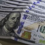 dolar-cai-para-r$-4,95-e-fecha-no-menor-valor-em-dois-anos