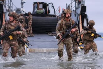 marinhas-brasileira-e-francesa-fazem-exercicio-na-costa-do-rio