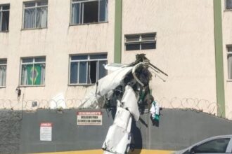 aviao-de-bimotor-cai-e-bate-em-predio-em-belo-horizonte