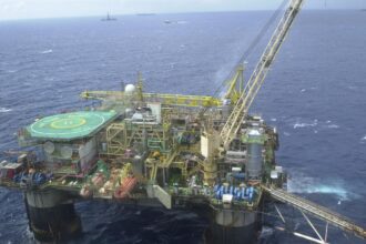 em-meio-a-guerra-no-ira,-brasil-bate-recorde-de-producao-de-petroleo